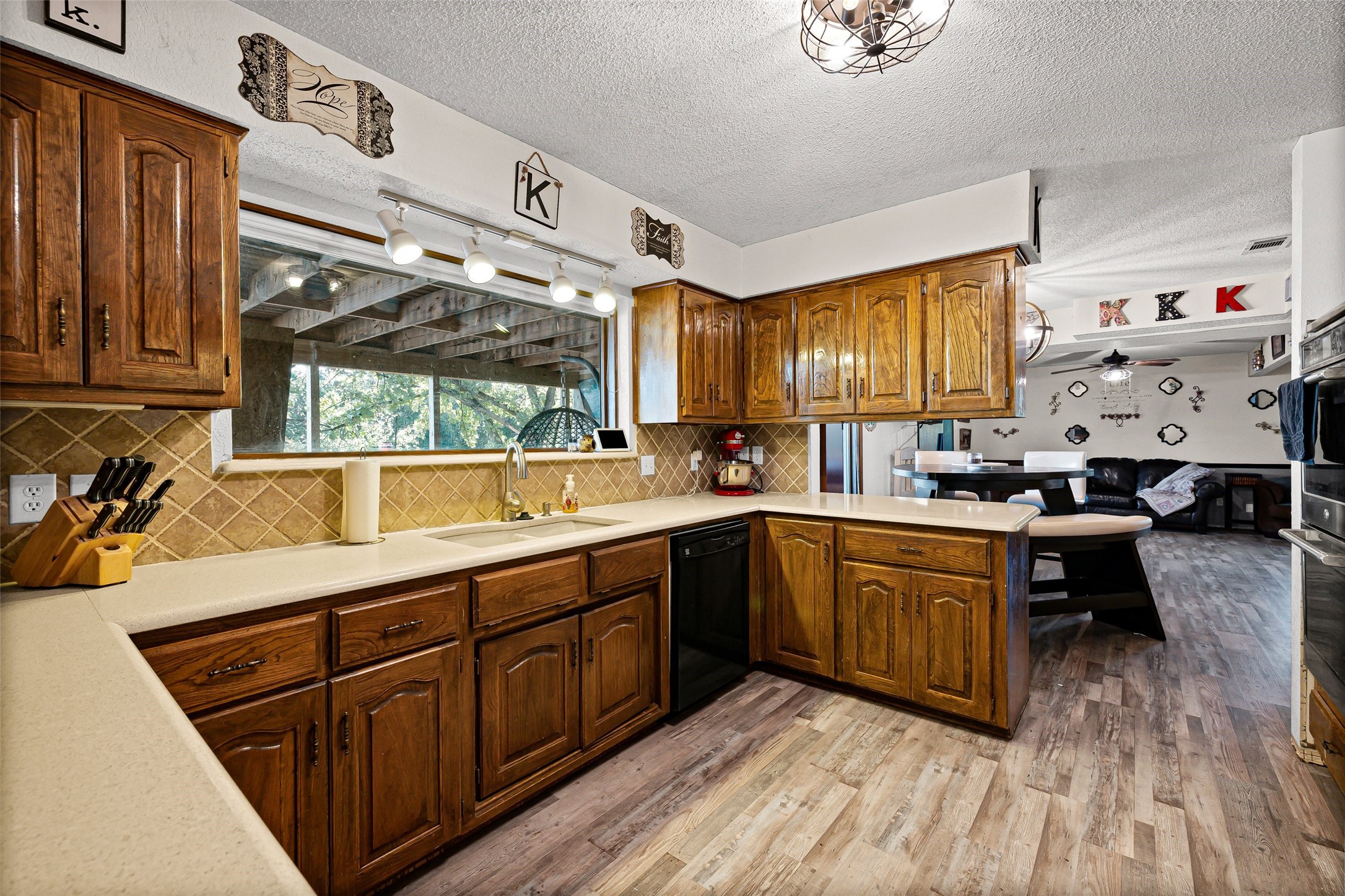 1612 Lakecrest Circle Granbury TX 76048