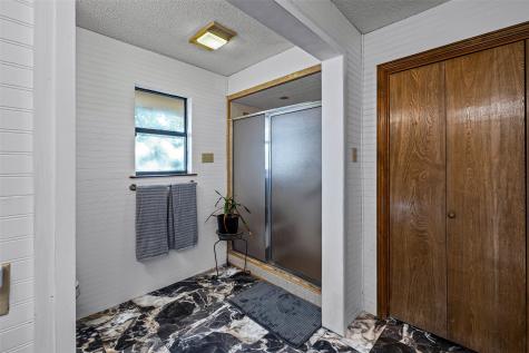 1612 Lakecrest Circle Granbury TX 76048