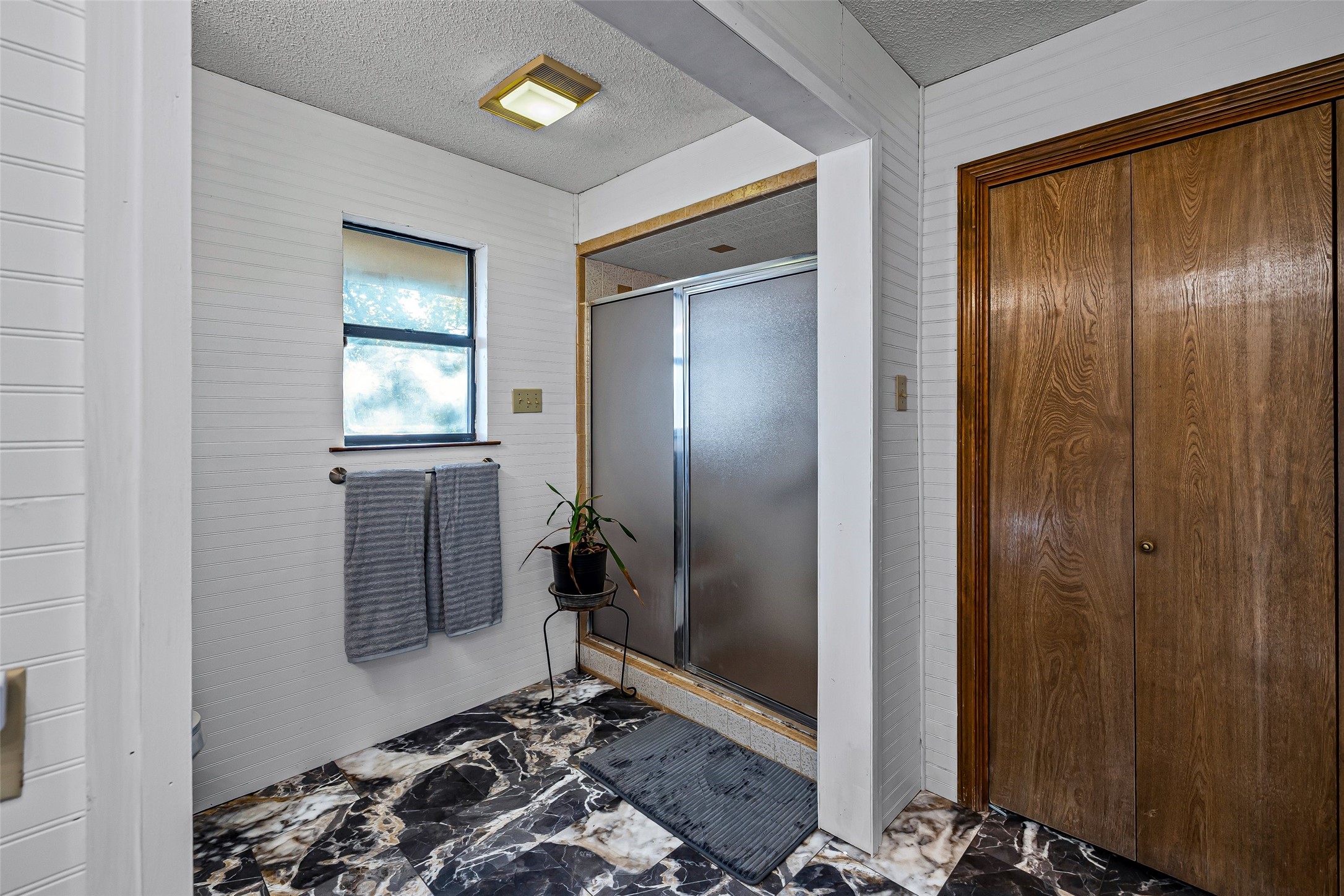 1612 Lakecrest Circle Granbury TX 76048