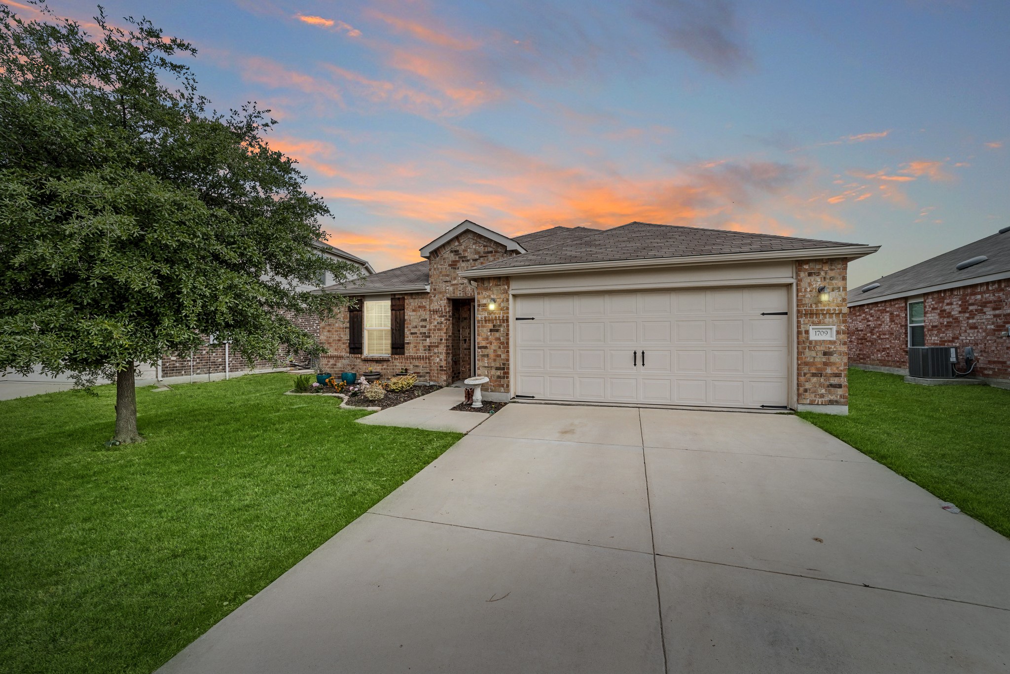 1709 Waggoner Drive Aubrey TX 76227