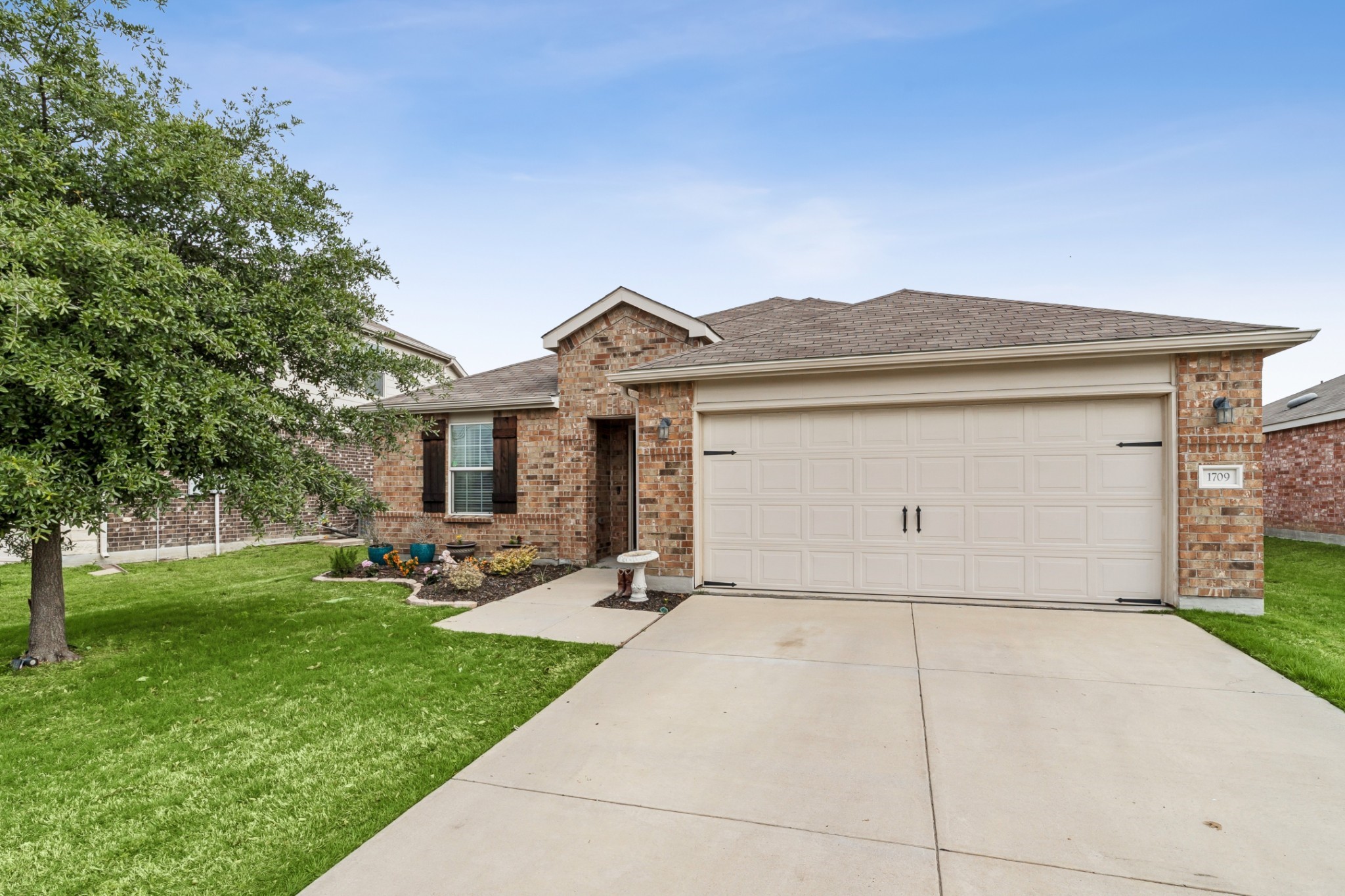 1709 Waggoner Drive Aubrey TX 76227