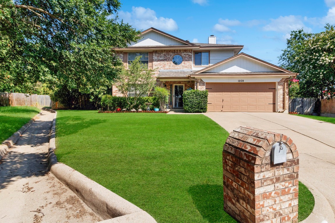 1209 Chapel Hill Drive Mansfield TX 76063