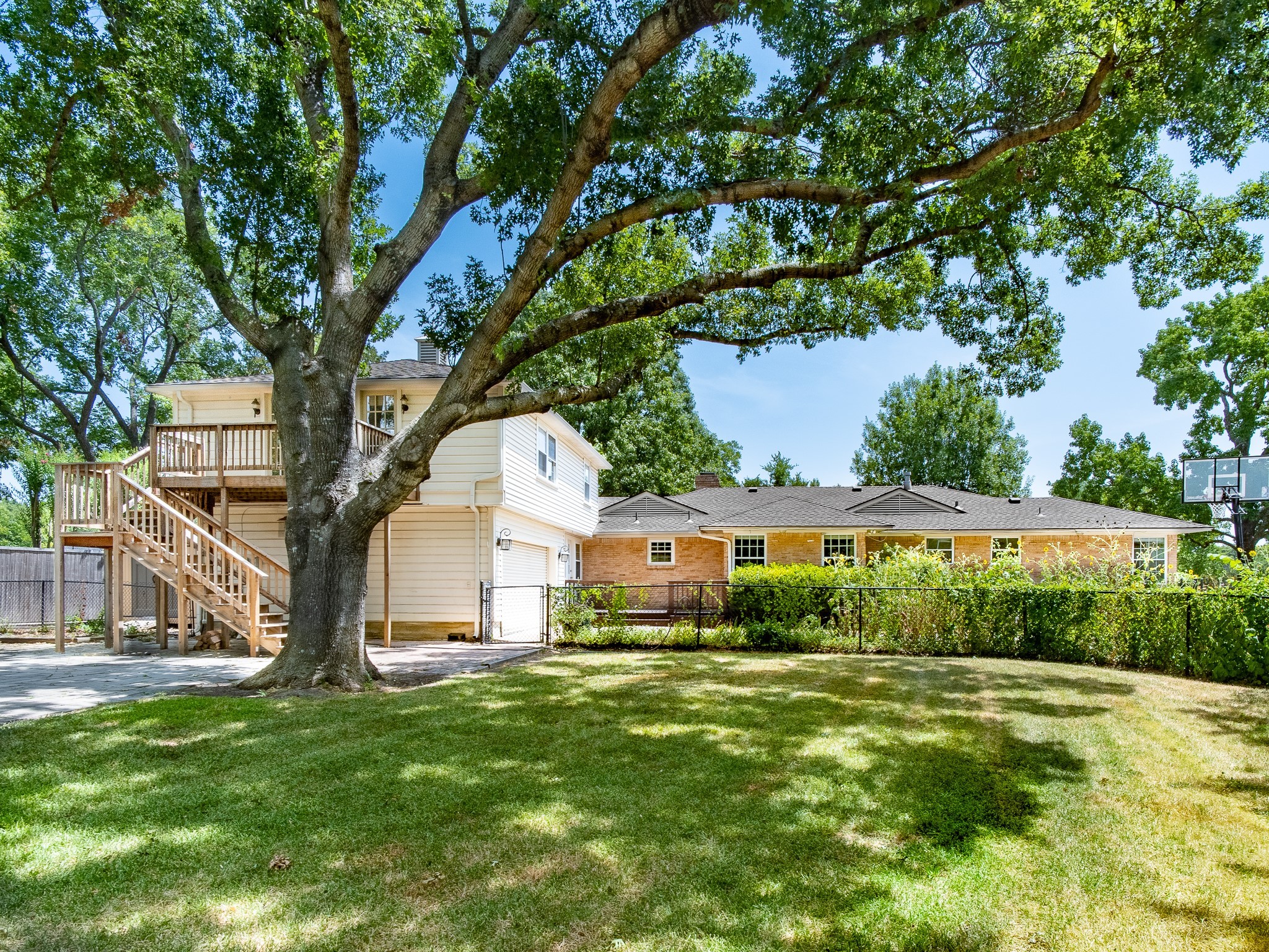 9537 Alta Mira Drive Dallas TX 75218