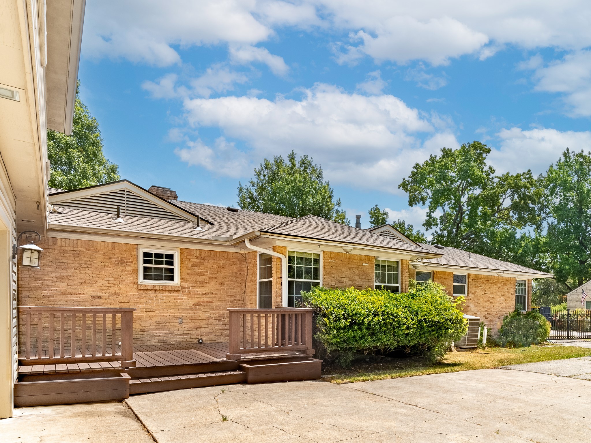 9537 Alta Mira Drive Dallas TX 75218
