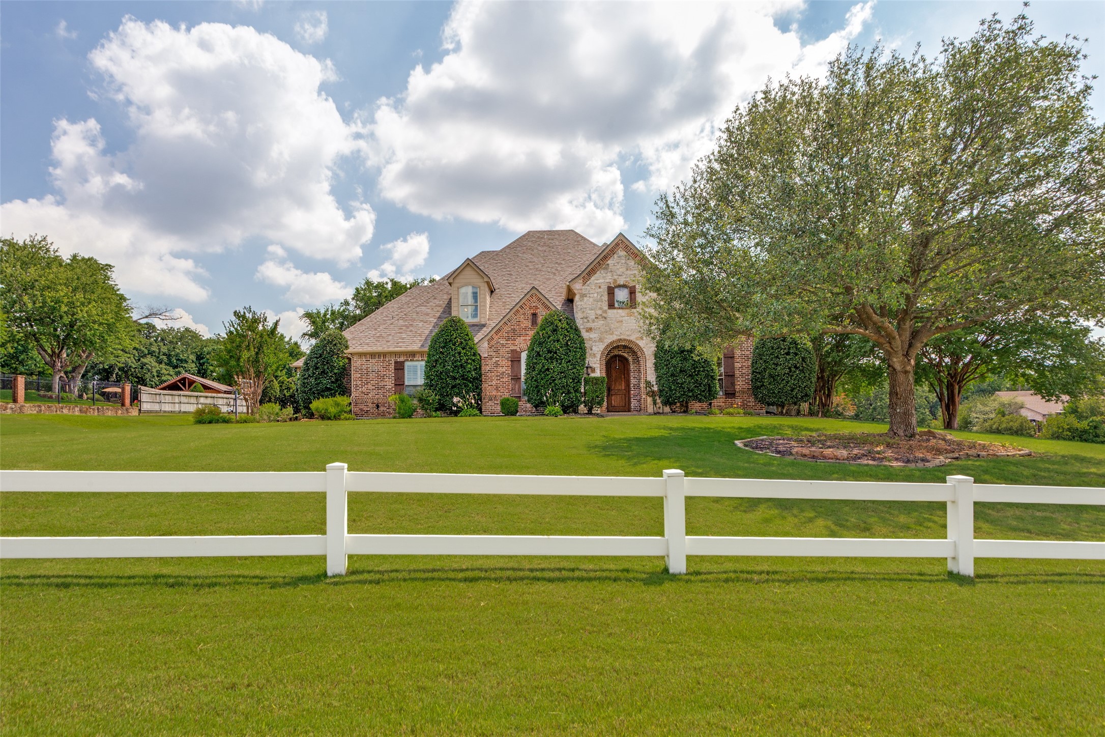 145 Country Vista Circle Burleson TX 76028