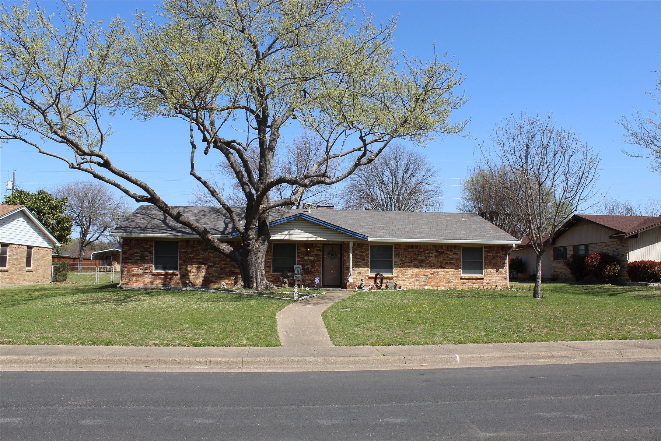 611 Rolling Ridge Lane Duncanville TX 75116