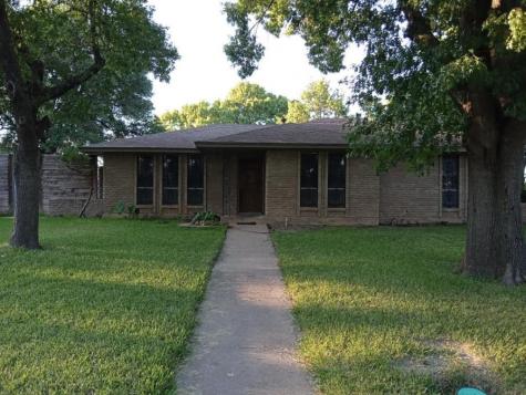 129 Highridge Drive Desoto TX 75115