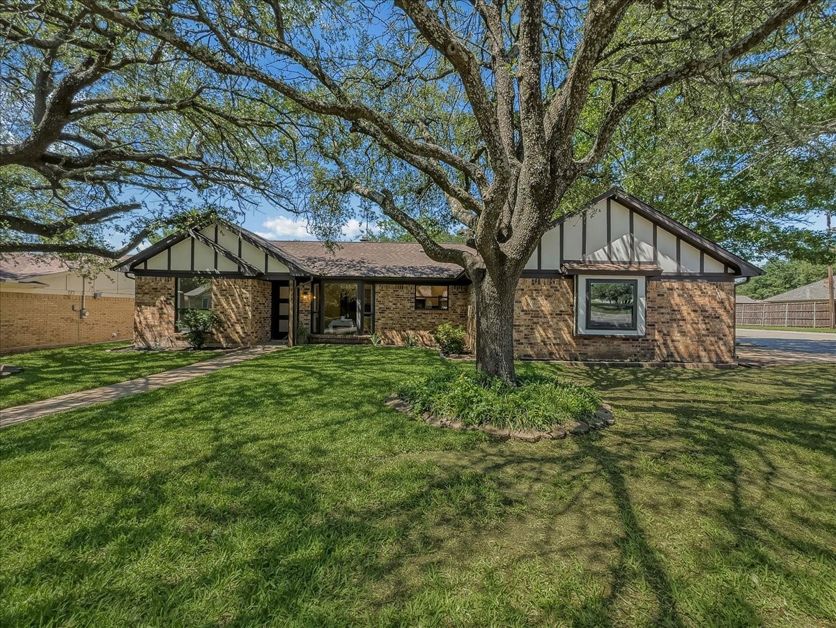 777 NW Charlyne Drive Burleson TX 76028