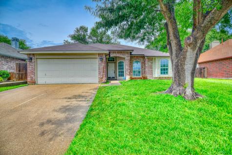 5211 Rio Bravo Drive Arlington TX 76017