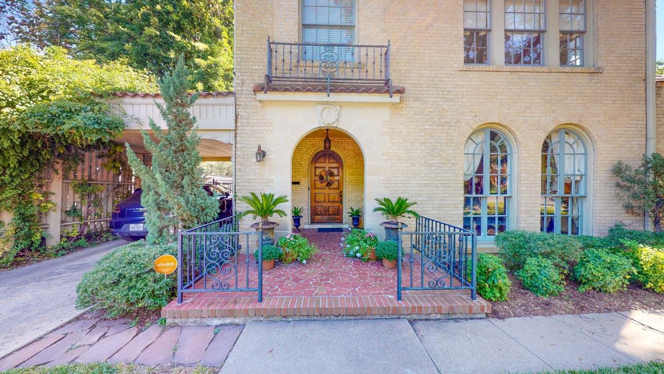 2749 6th Avenue Fort Worth TX 76110