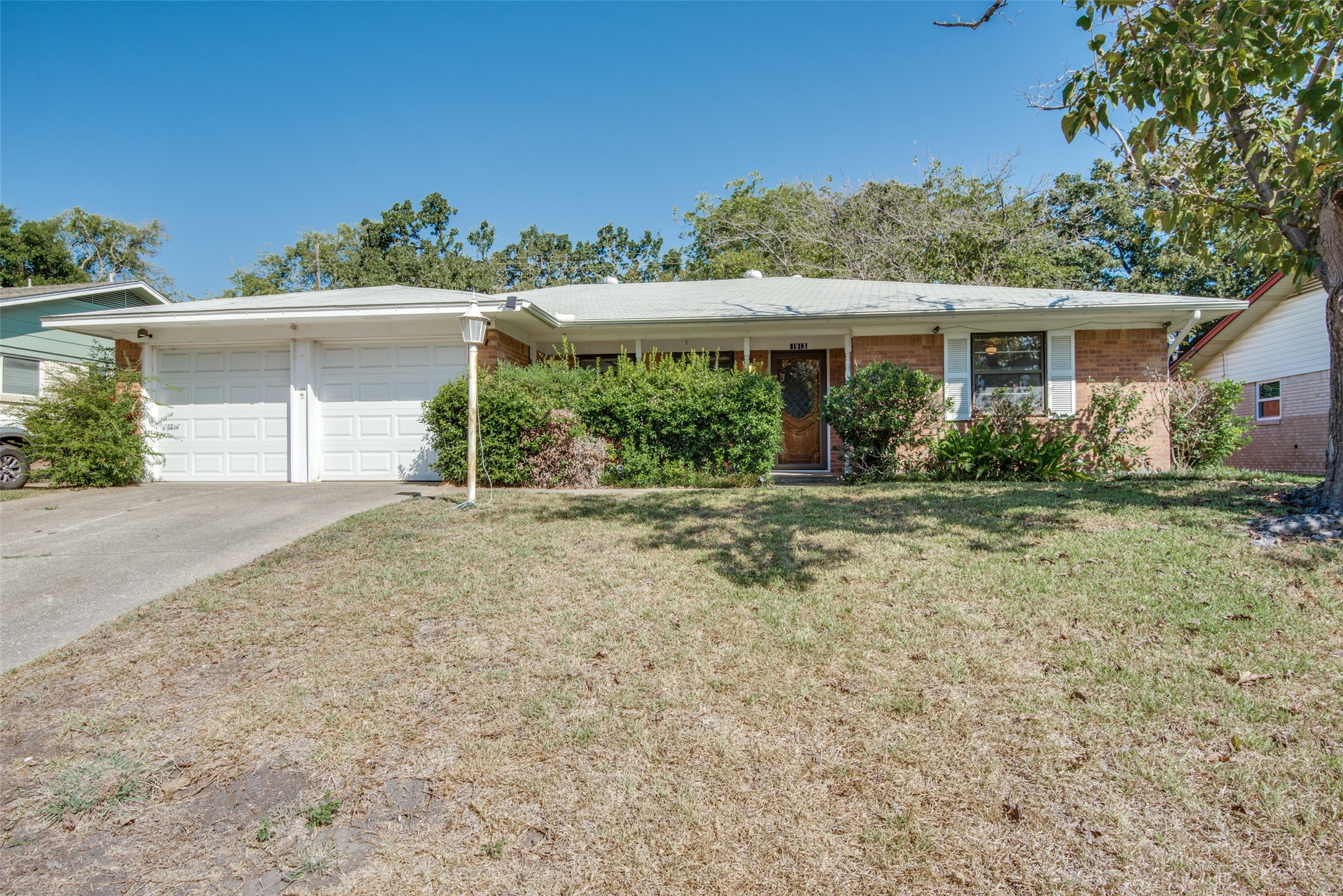 1913 Woodoak Drive Irving TX 75060