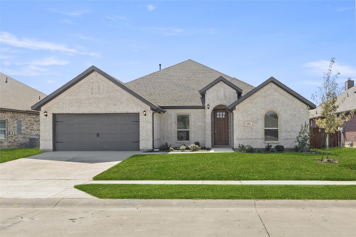 211 Oakcrest Drive Justin TX 76247