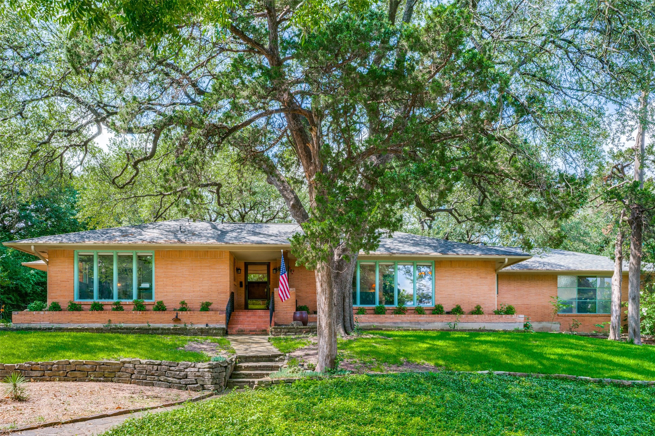 828 Evergreen Hills Road Dallas TX 75208