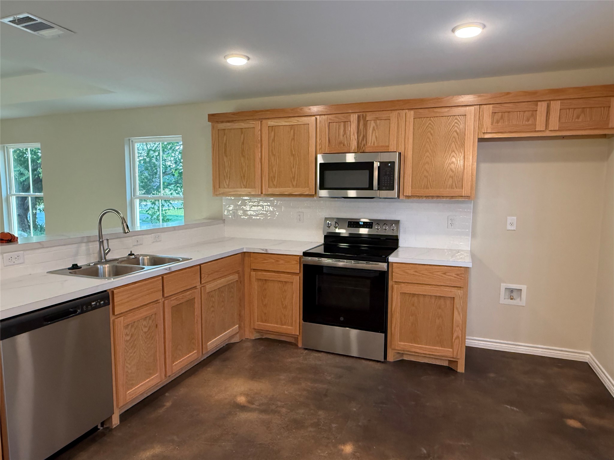 1710 E Avenue J Lampasas TX 76550