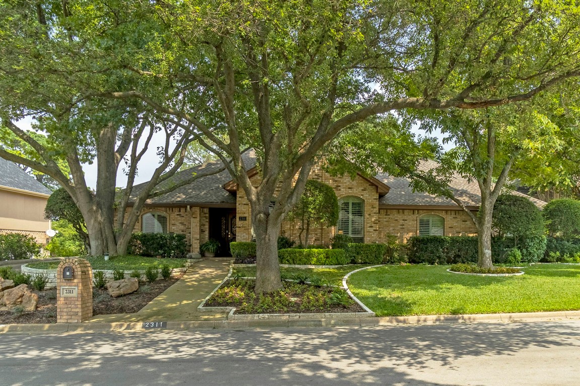 2311 Woodsong Trail Arlington TX 76016