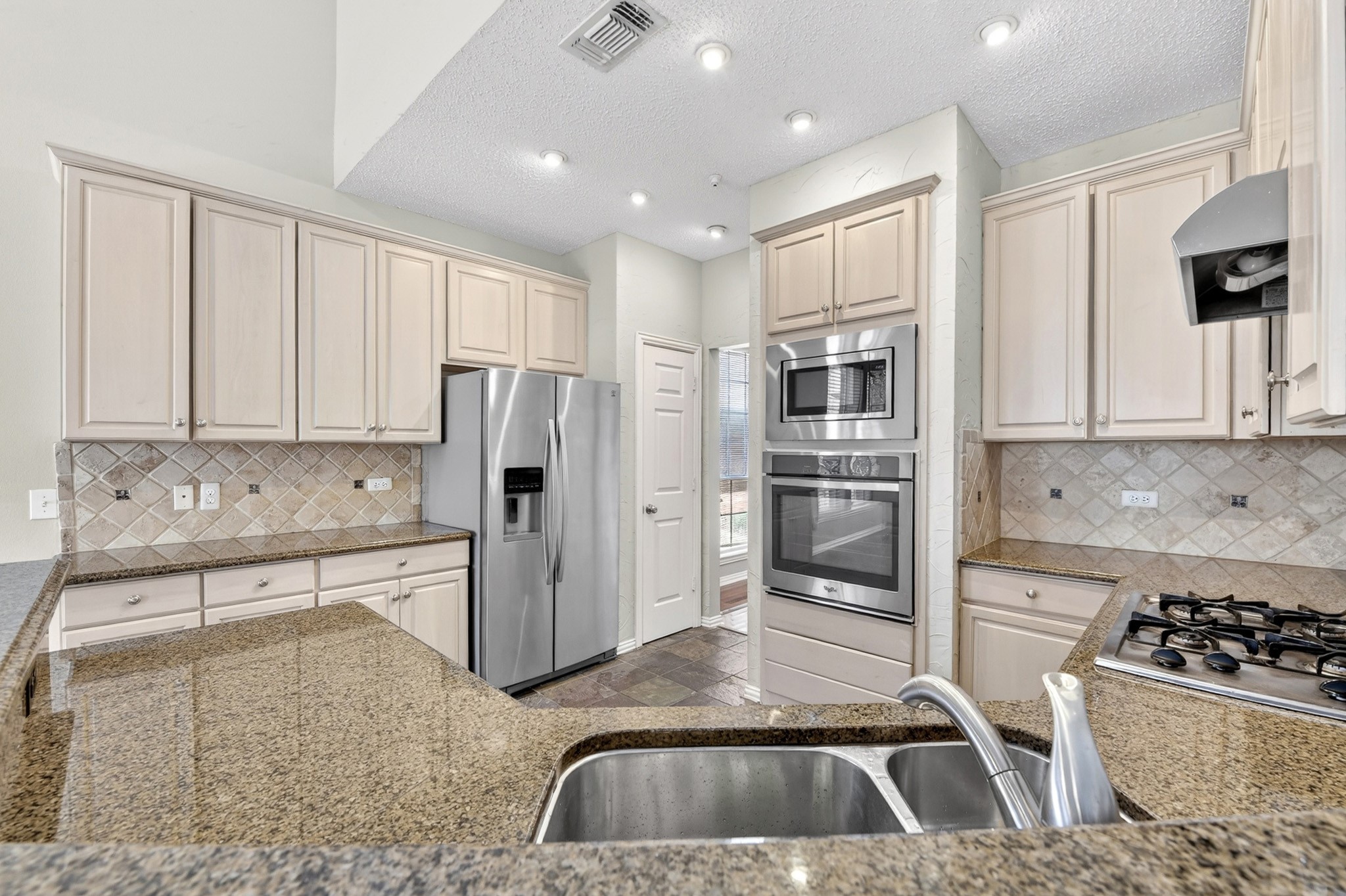 3792 Waterford Drive Addison TX 75001