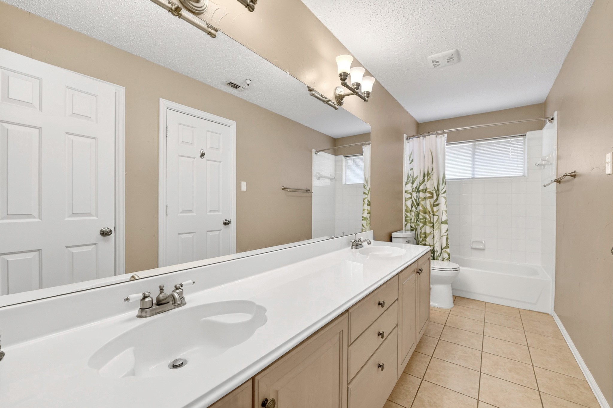 3792 Waterford Drive Addison TX 75001