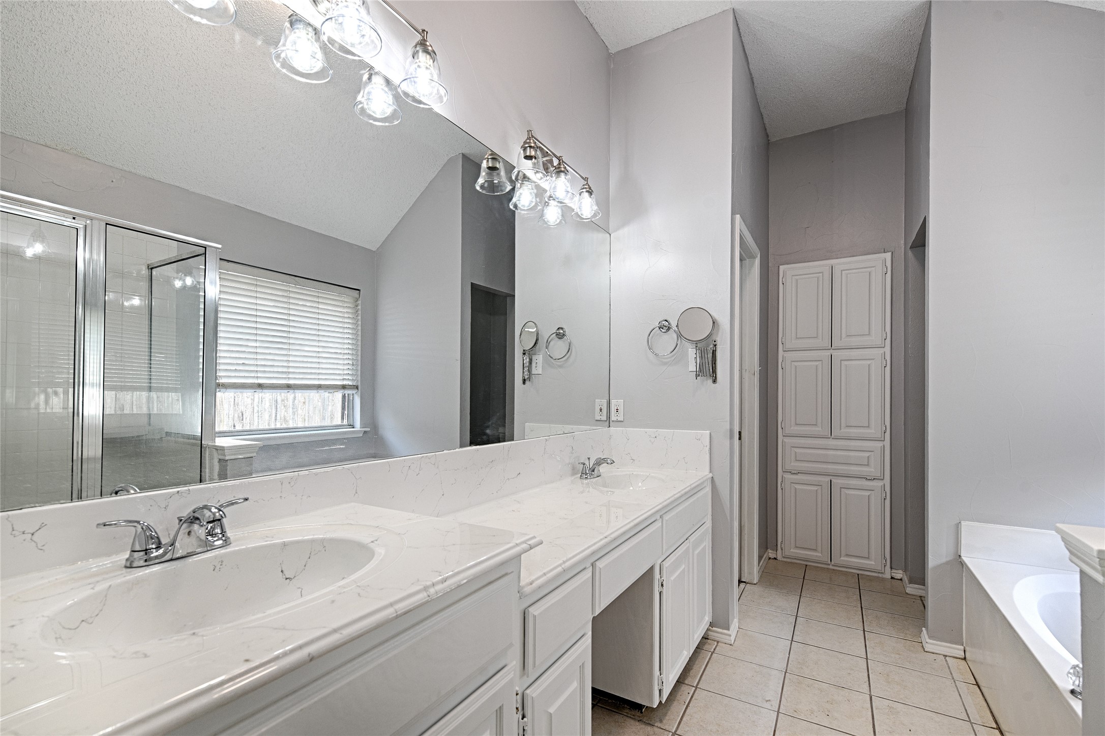 8737 San Joaquin Trail Fort Worth TX 76118
