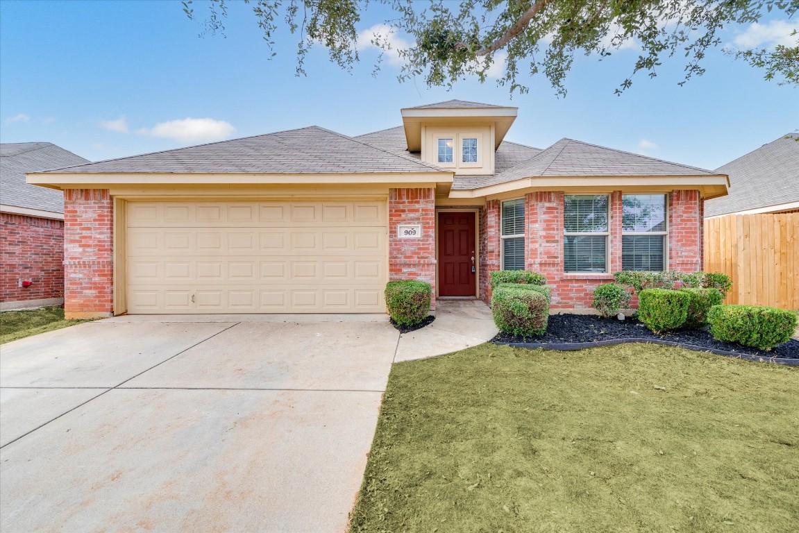 909 Loftin Street Crowley TX 76036
