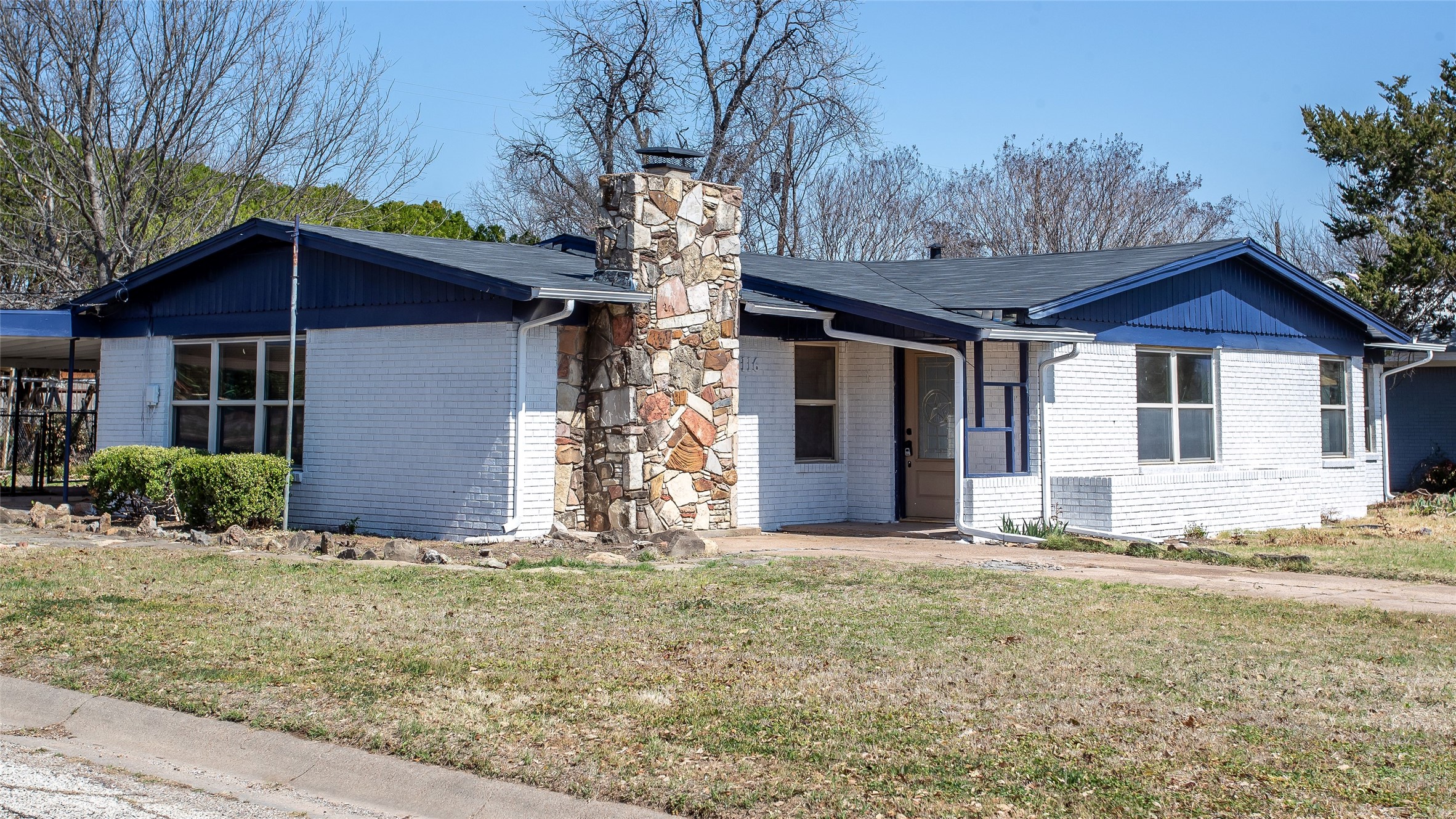1116 W Howard Olney TX 76374