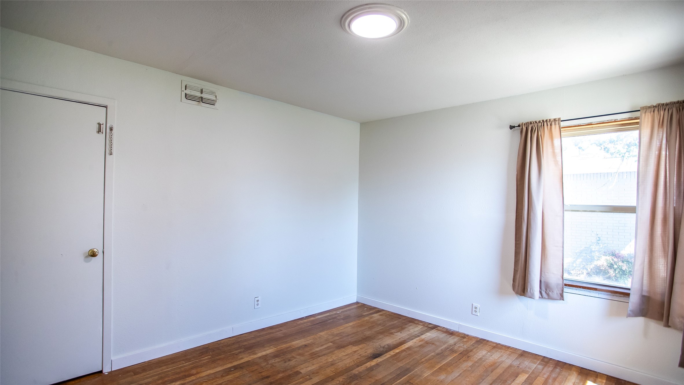1116 W Howard Olney TX 76374
