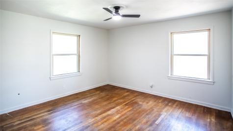 1116 W Howard Olney TX 76374