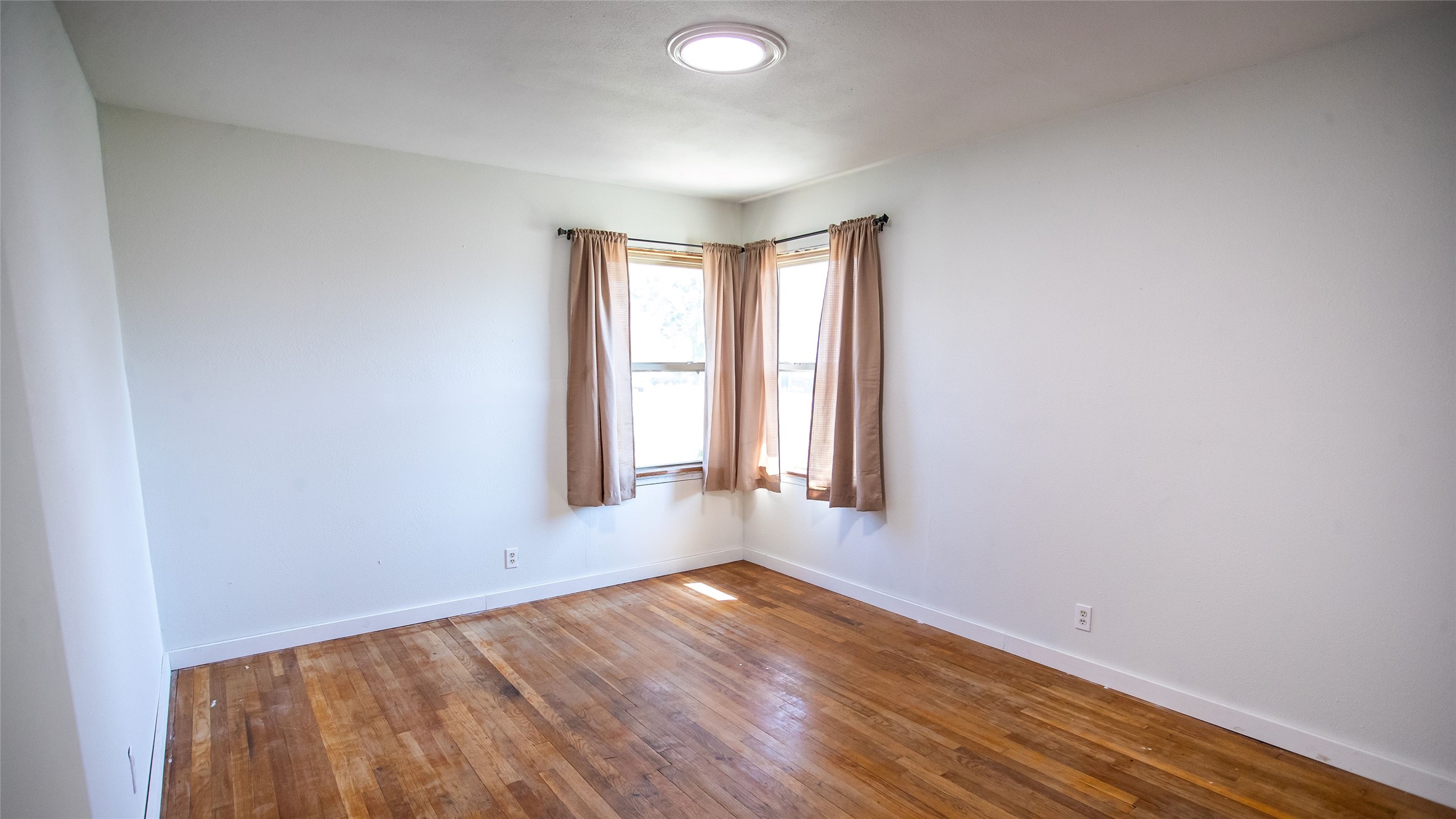 1116 W Howard Olney TX 76374