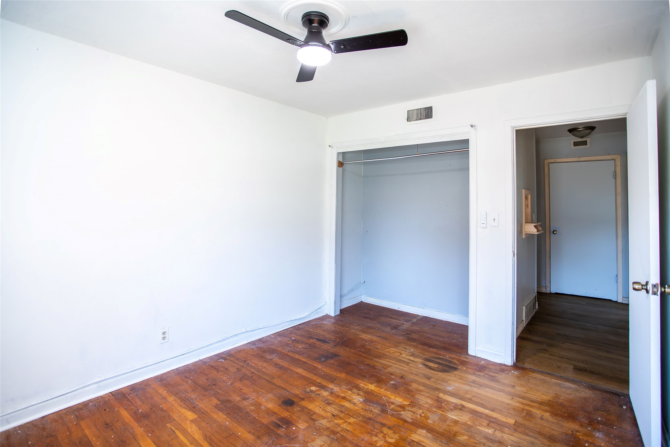 1116 W Howard Olney TX 76374