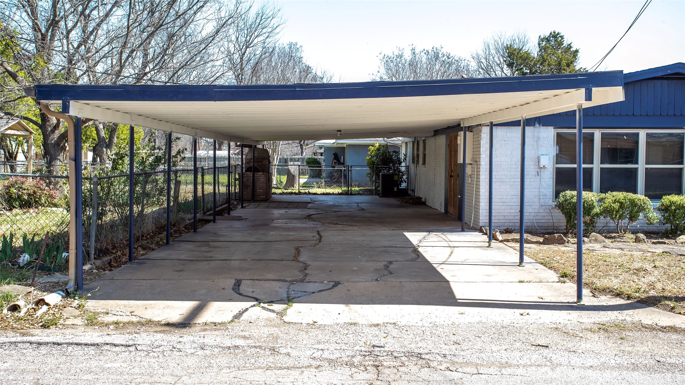 1116 W Howard Olney TX 76374