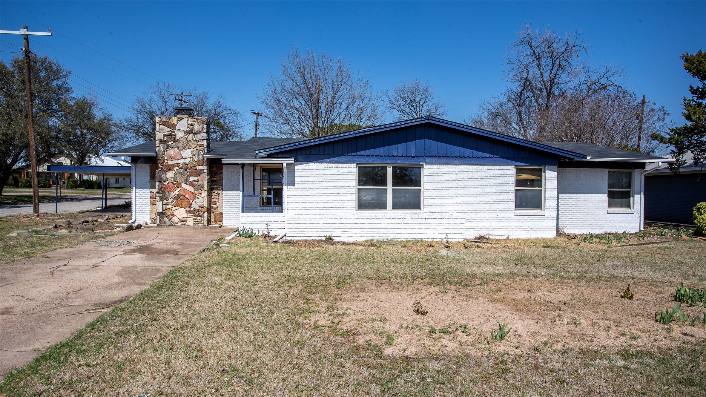 1116 W Howard Olney TX 76374