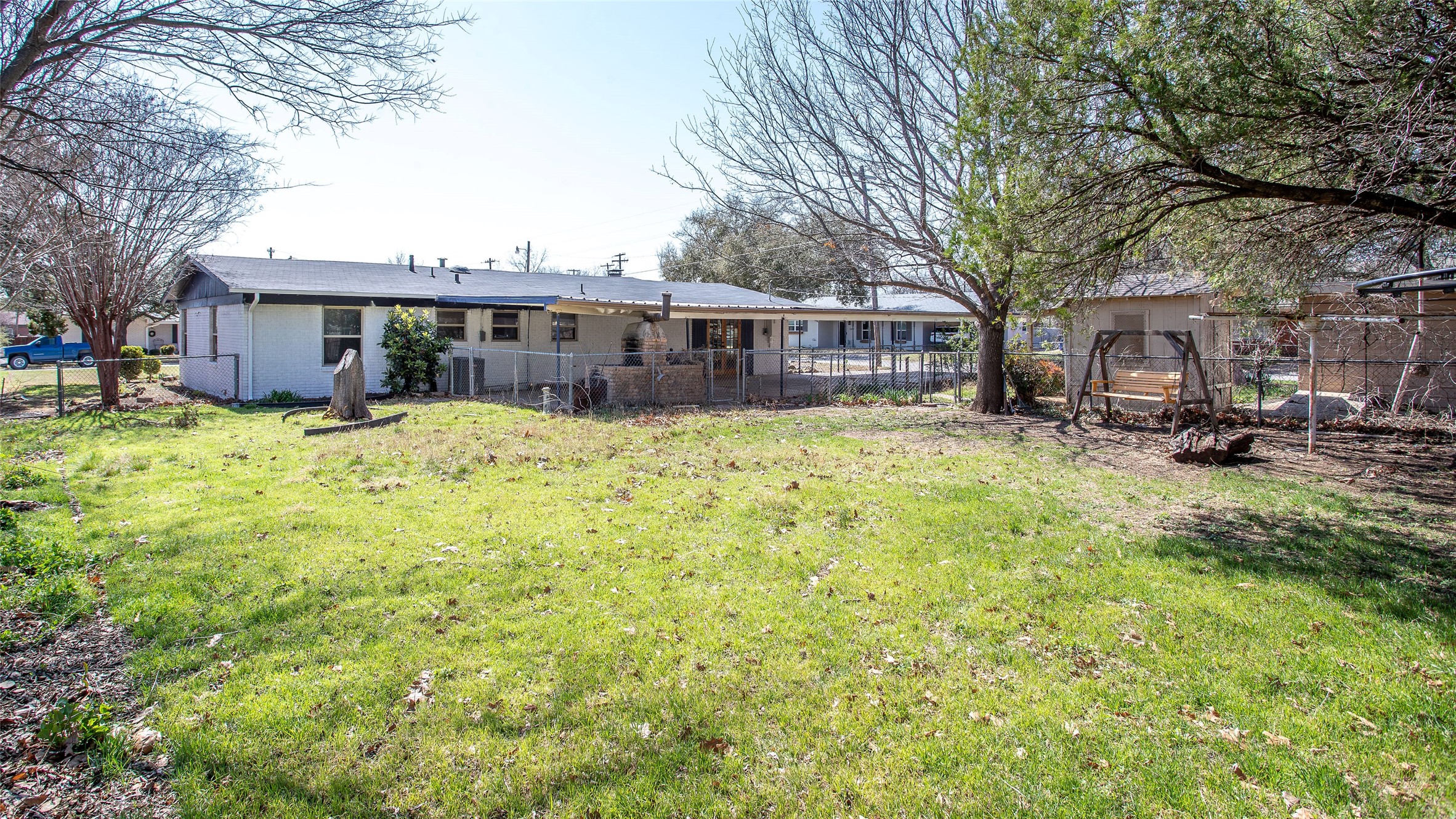 1116 W Howard Olney TX 76374