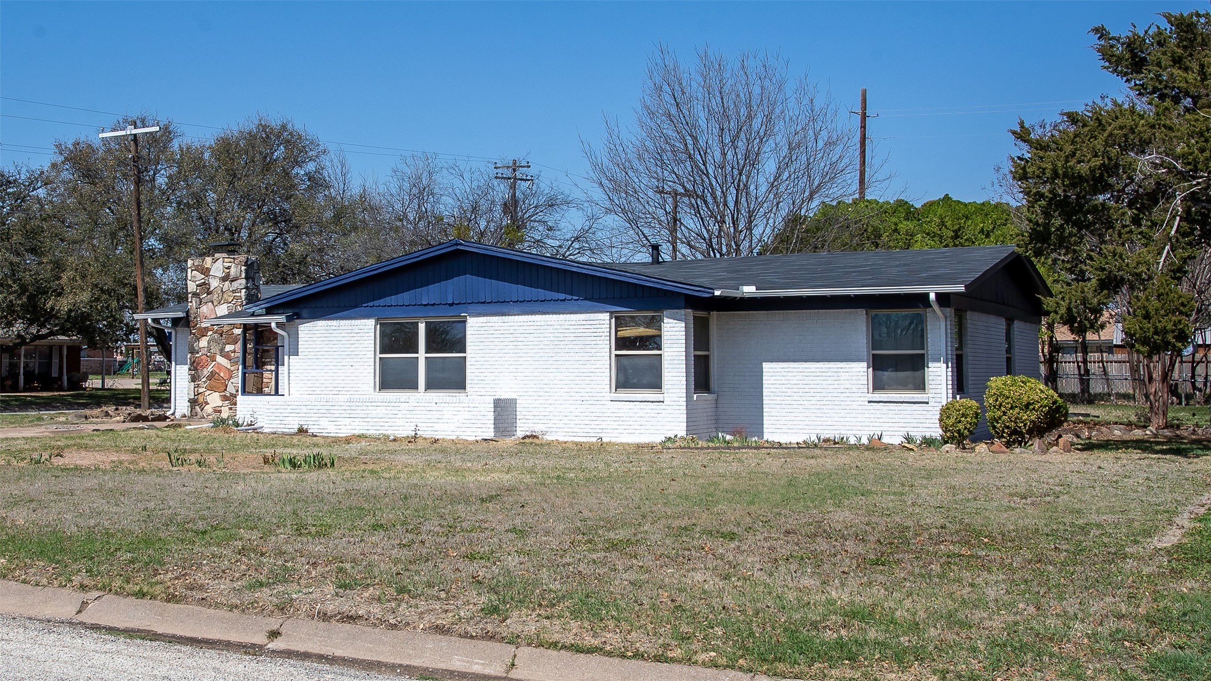 1116 W Howard Olney TX 76374