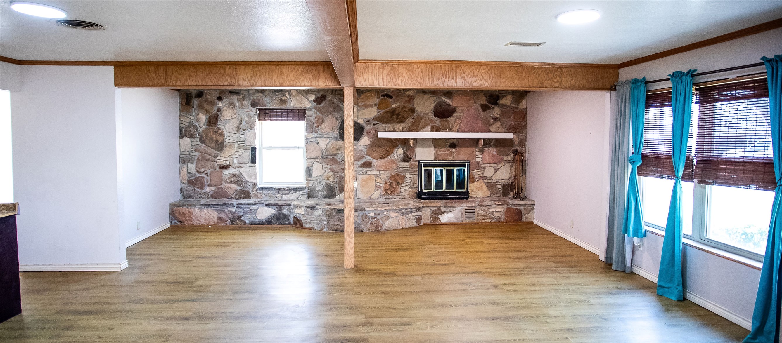 1116 W Howard Olney TX 76374