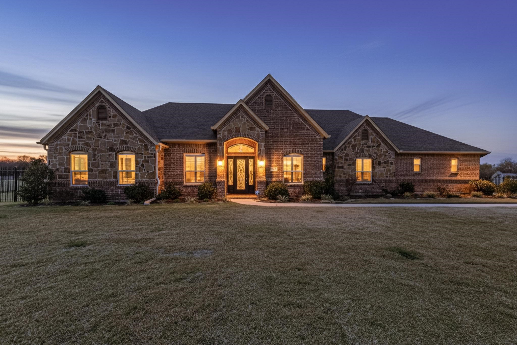 2416 Sweeping Meadows Lane Cedar Hill TX 75104