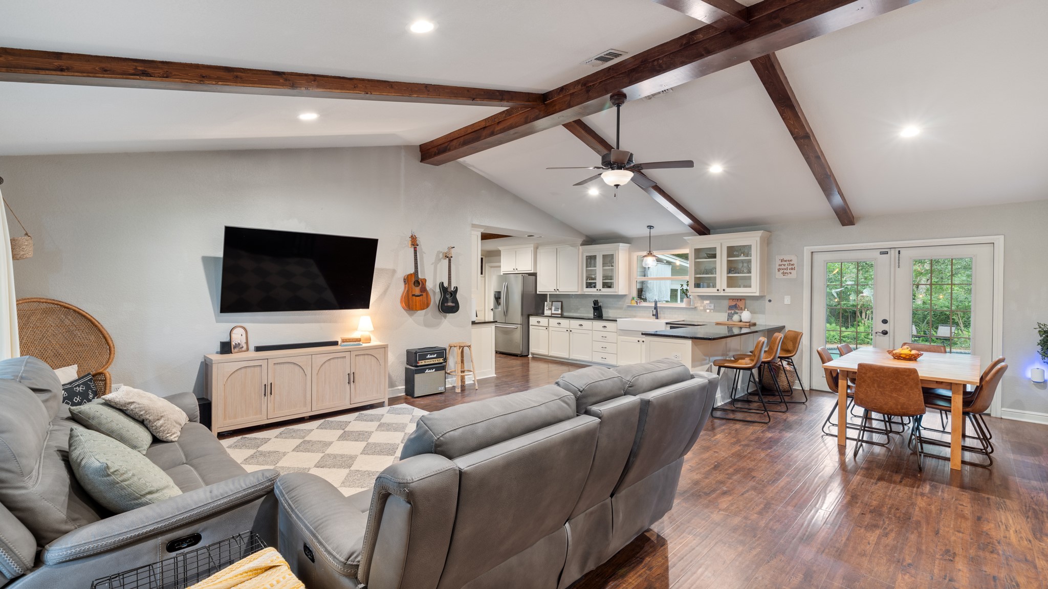 518 W Kansas Street Van TX 75790