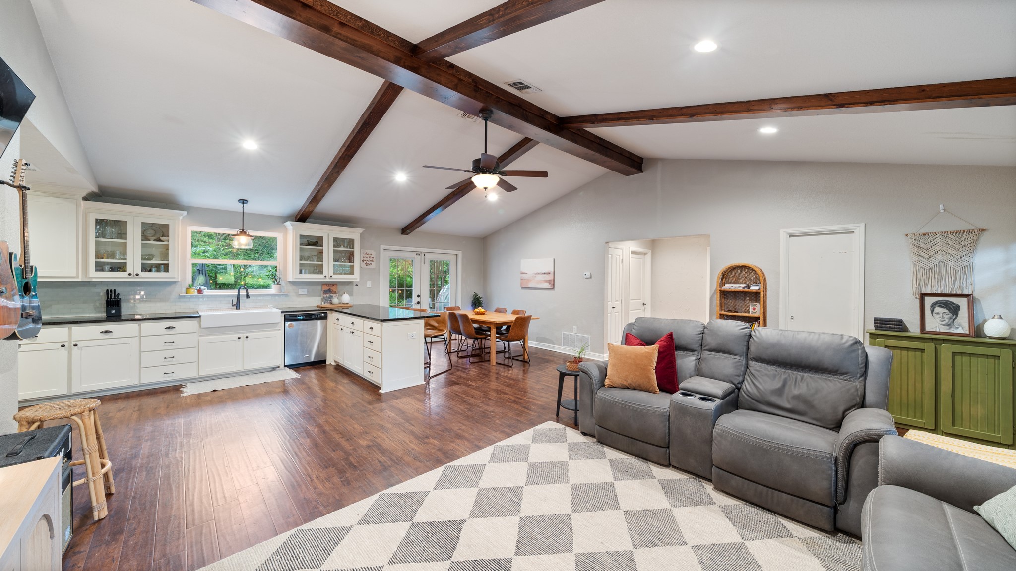 518 W Kansas Street Van TX 75790