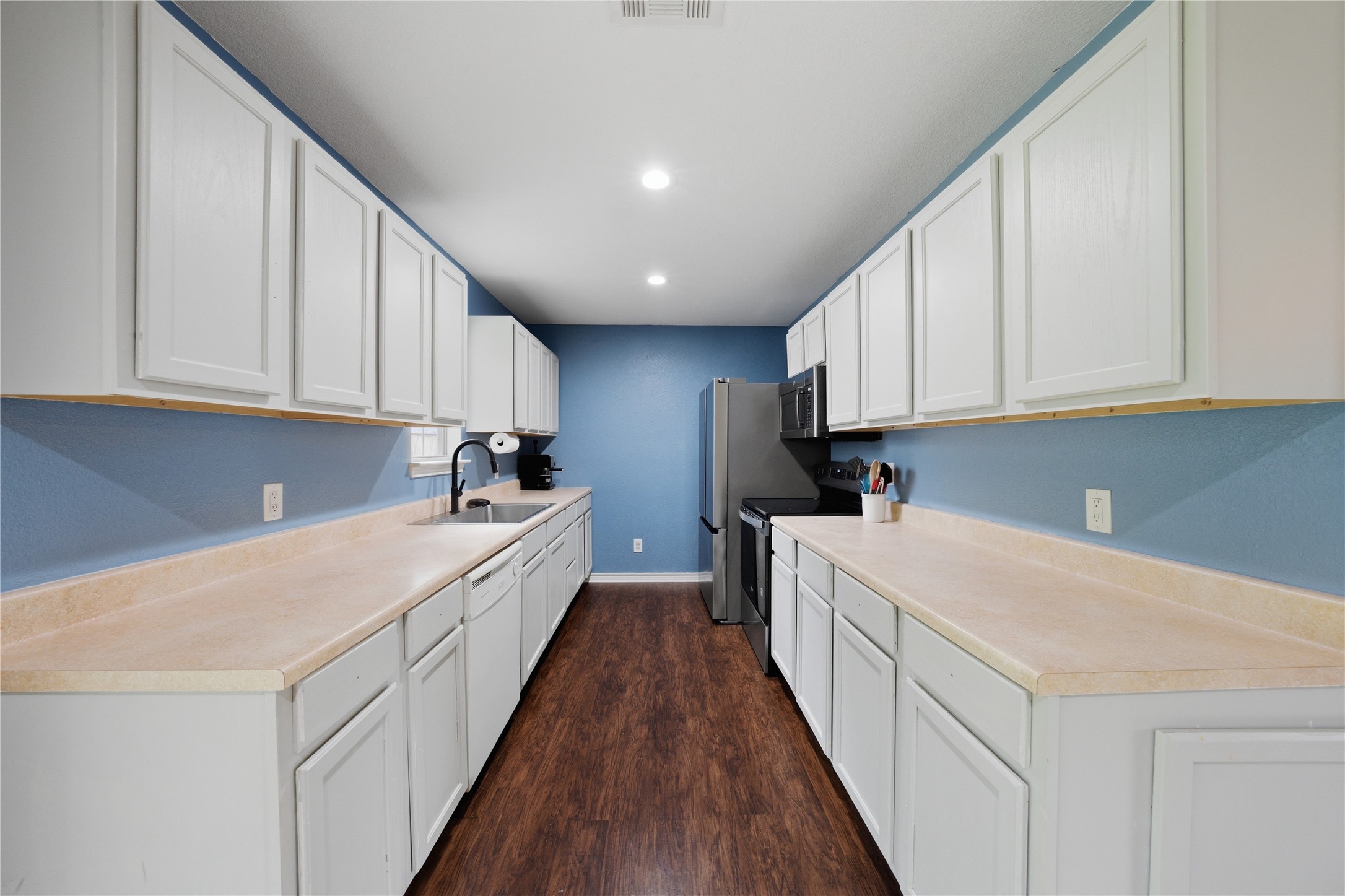 732 Ridgewood Drive Tool TX 75143