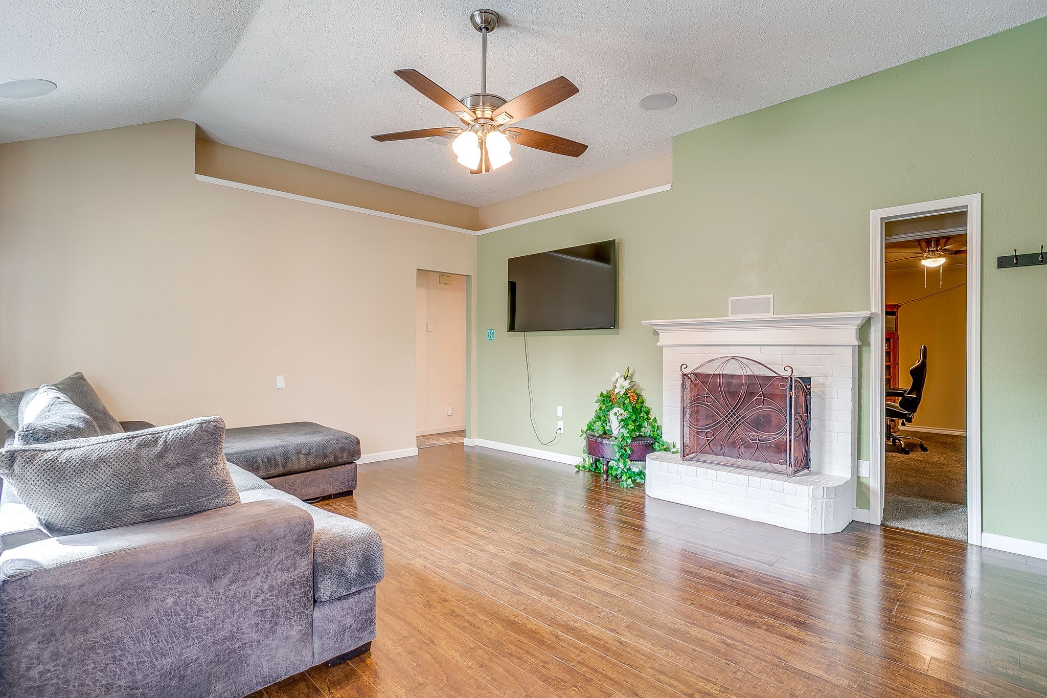 1008 Miles Avenue Burleson TX 76028