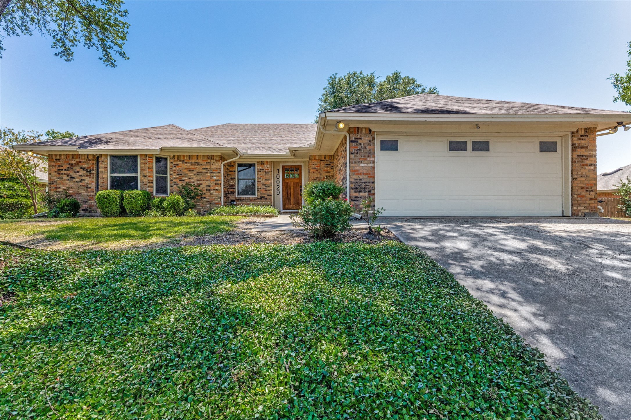 10029 Stoneleigh Drive Benbrook TX 76126