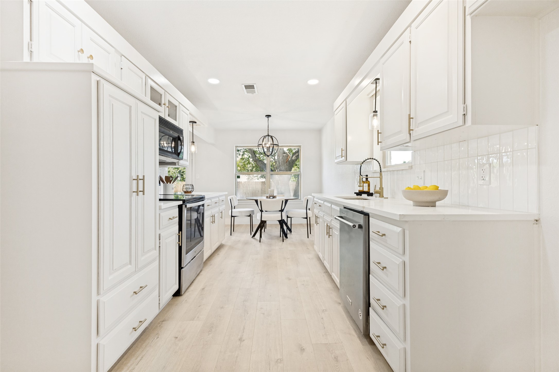10029 Stoneleigh Drive Benbrook TX 76126