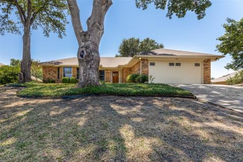 10029 Stoneleigh Drive Benbrook TX 76126