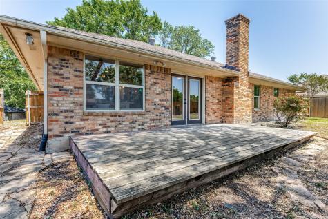 10029 Stoneleigh Drive Benbrook TX 76126