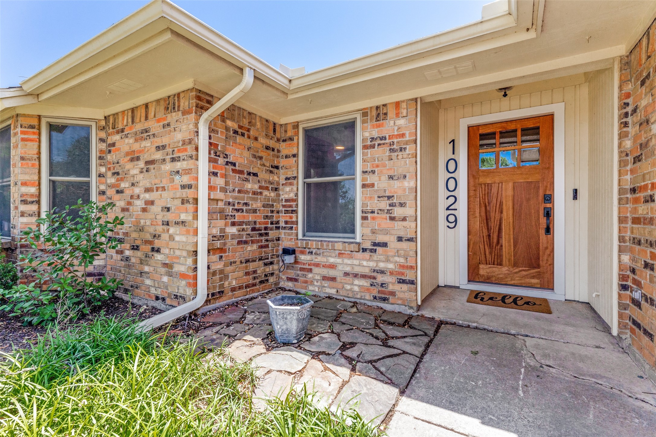 10029 Stoneleigh Drive Benbrook TX 76126
