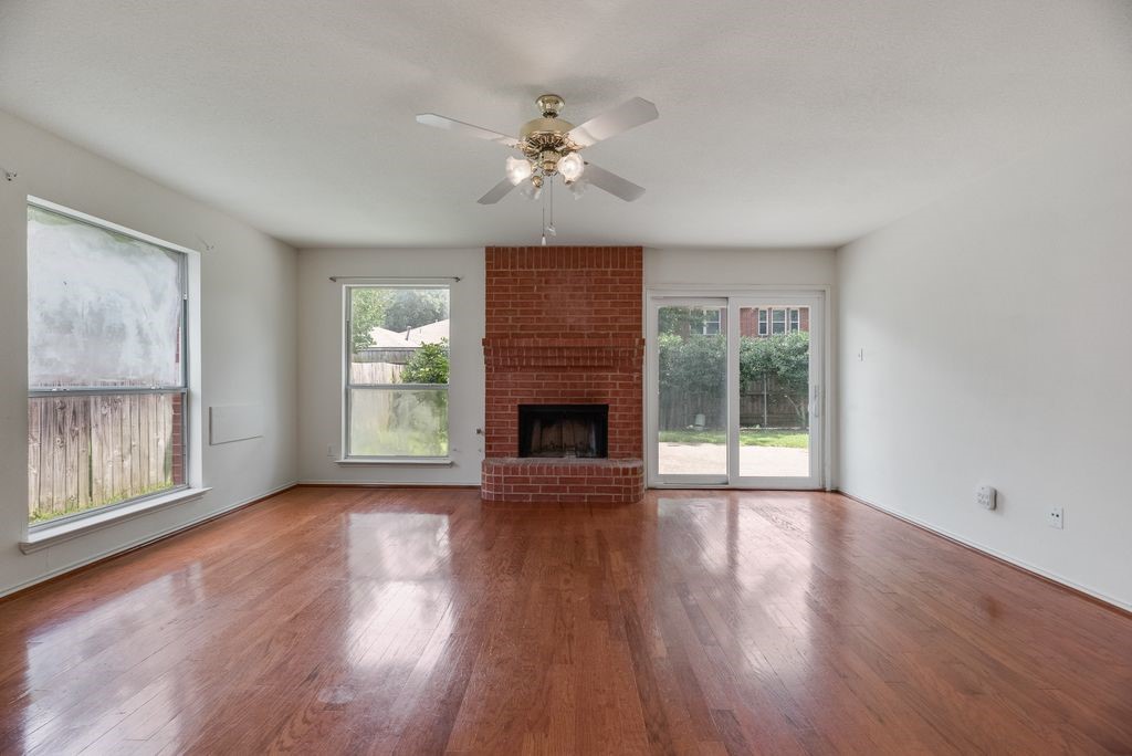 2707 Red Oak Drive Grand Prairie TX 75052