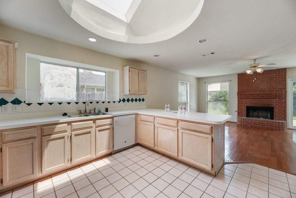 2707 Red Oak Drive Grand Prairie TX 75052