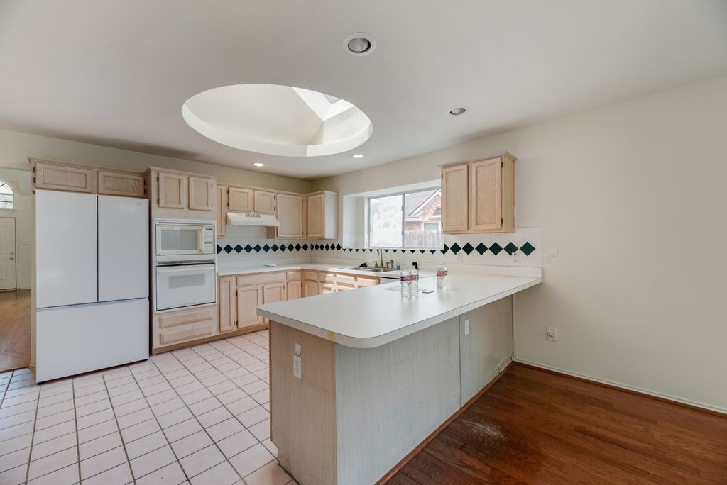 2707 Red Oak Drive Grand Prairie TX 75052