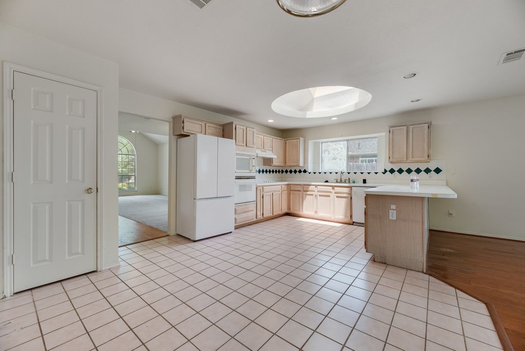 2707 Red Oak Drive Grand Prairie TX 75052