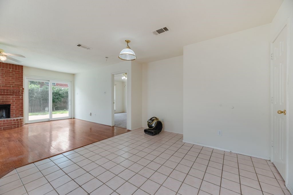 2707 Red Oak Drive Grand Prairie TX 75052