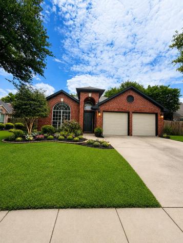 2707 Red Oak Drive Grand Prairie TX 75052