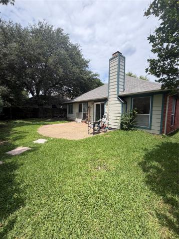 2707 Red Oak Drive Grand Prairie TX 75052